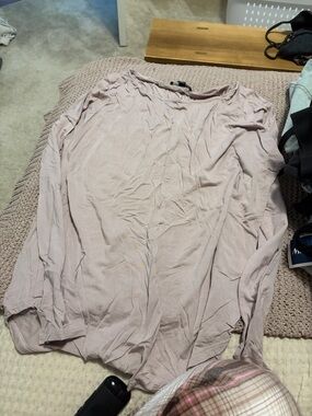 Light Mauve Long-Sleeve Women's Top - Casual Essential